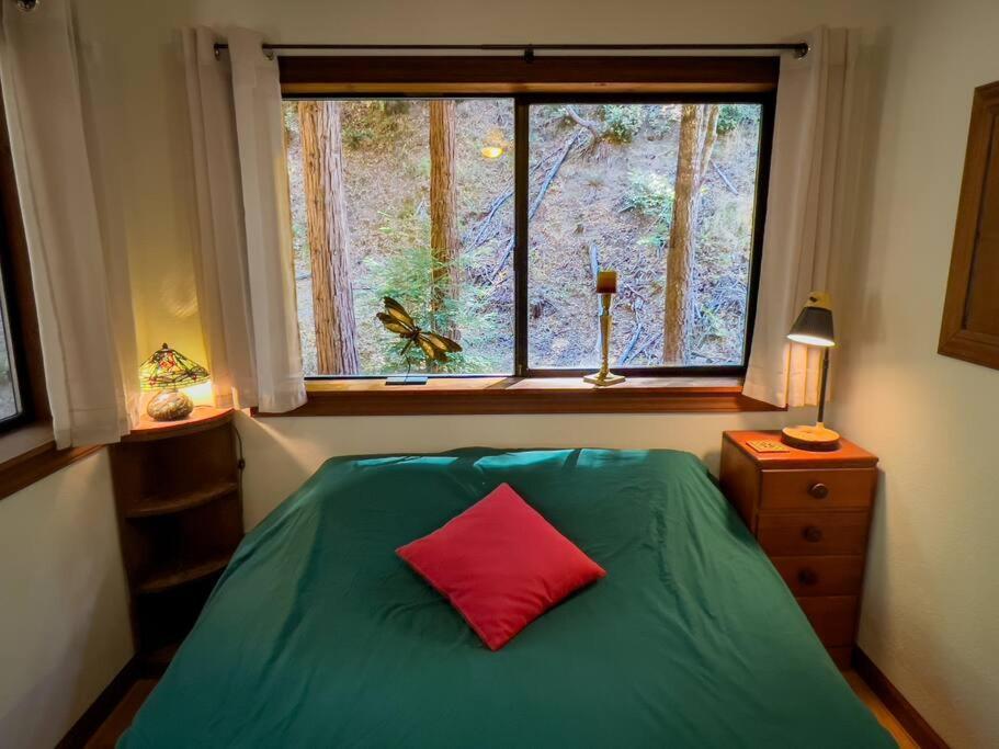Little House In The Redwoods With A Hot Tub! Appartement Garberville Buitenkant foto