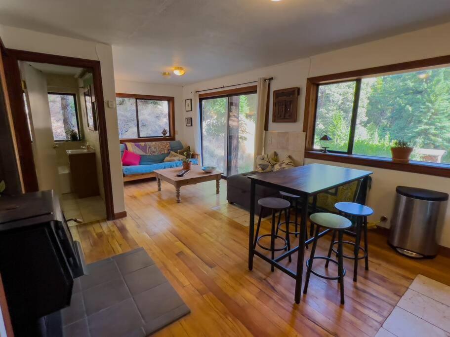 Little House In The Redwoods With A Hot Tub! Appartement Garberville Buitenkant foto