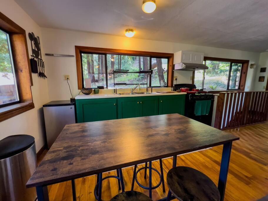 Little House In The Redwoods With A Hot Tub! Appartement Garberville Buitenkant foto