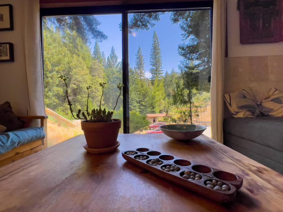 Little House In The Redwoods With A Hot Tub! Appartement Garberville Buitenkant foto