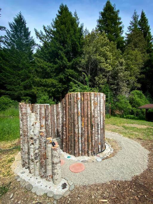 Little House In The Redwoods With A Hot Tub! Appartement Garberville Buitenkant foto